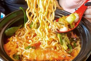 Quán mì cay được yêu thích nhất Kon Tum