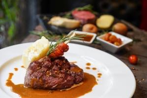 Quán ăn ngon tại phố Nguyễn Khánh Toàn, Hà Nội
