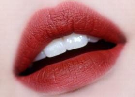 Thỏi son đỏ trầm đẹp nhất cho các nàng trong mùa lễ hội